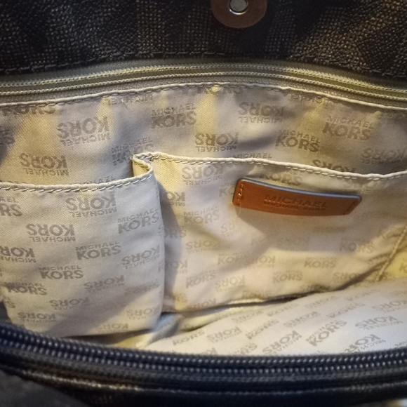 NWT Michael Kors Harper Large  Signature PVC Tote - Brown - Picture 10 of 15